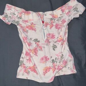 GUESS off shoulder low zipper top SIZE SMALL. Long crop length.